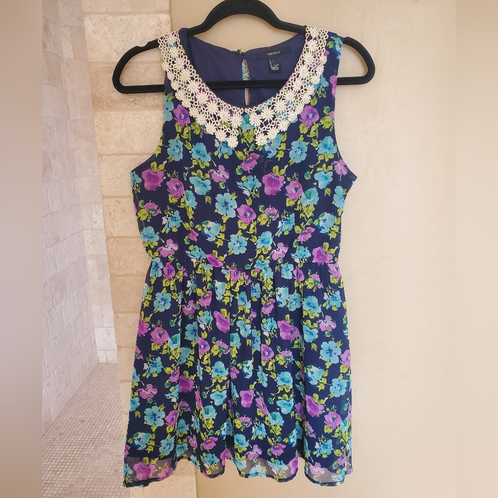 DARLING Floral Sleeveless Dress with Lace Collar